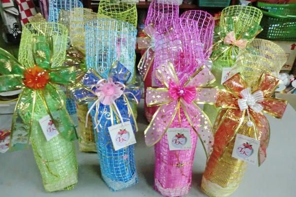 บริการของรับไหว้ผู้ใหญ่ ผ้าขนหนู ผ้าแพร เซรามิก สมุดอวยพร